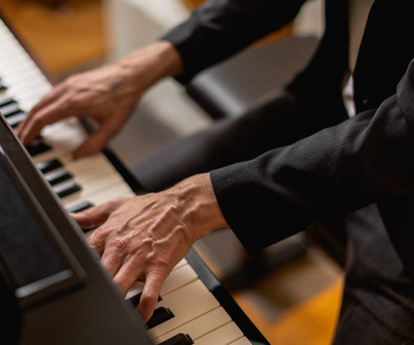 Pianist 6
