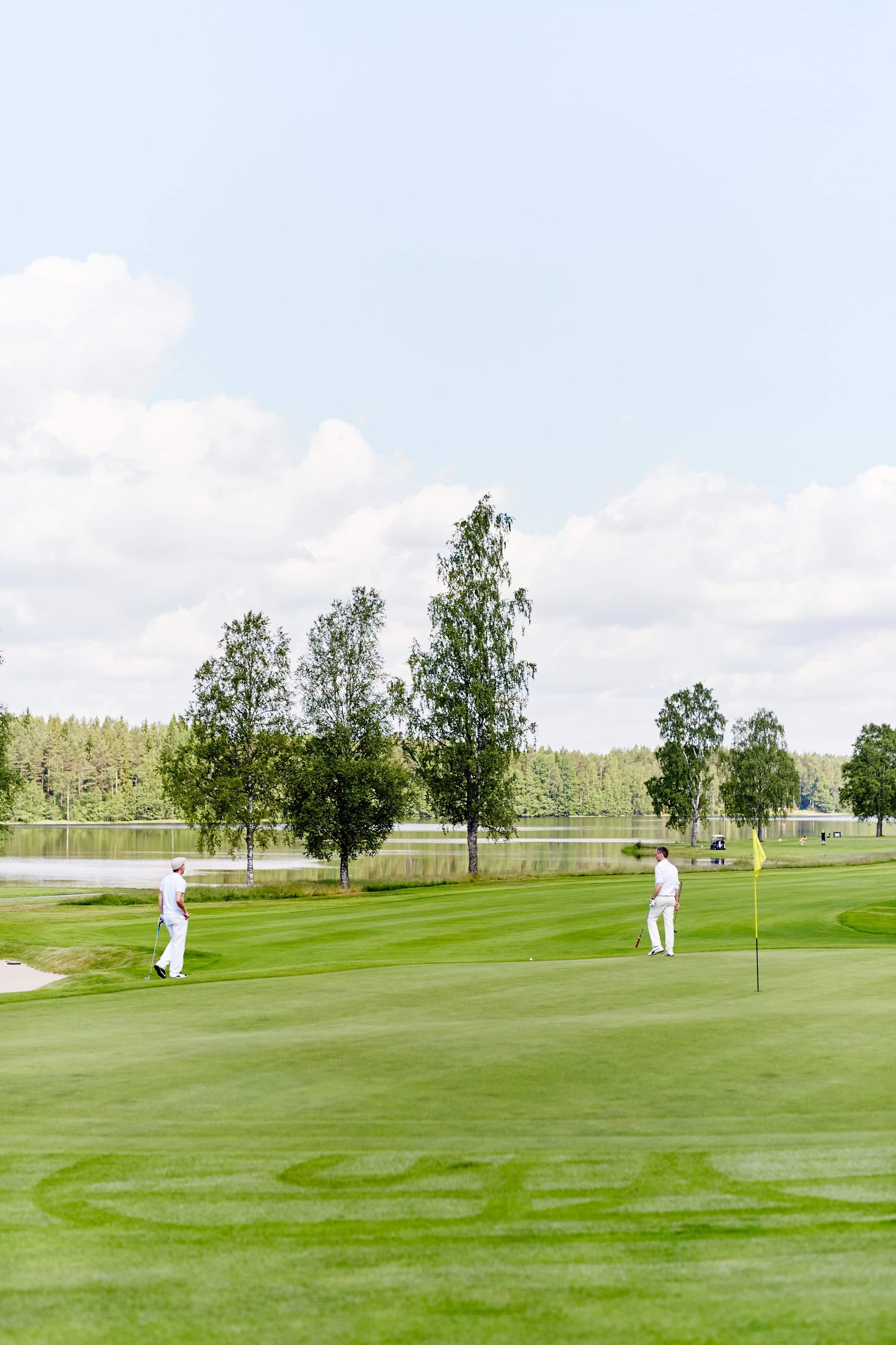 midsommar_golf_stående.jpg
